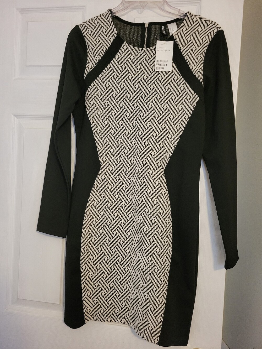 NWT H&M Black and White Long Sleeve Patterned Sheath Dress